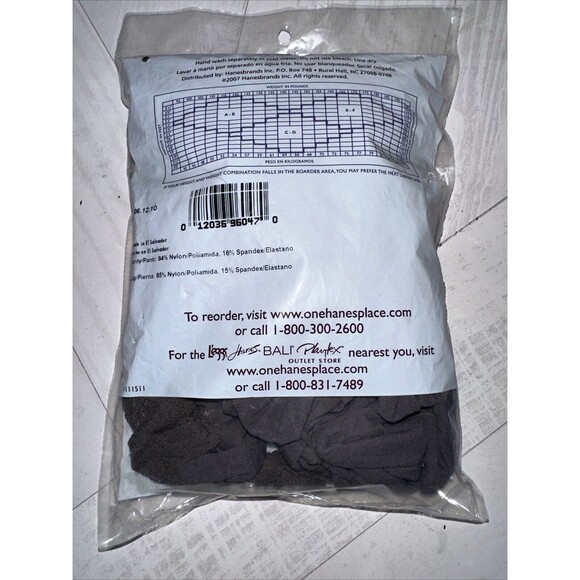 Hanes Silk Reflections Pantyhose 4  Pack Size AB Barely Black New 0D042  Vintage - Picture 5 of 5